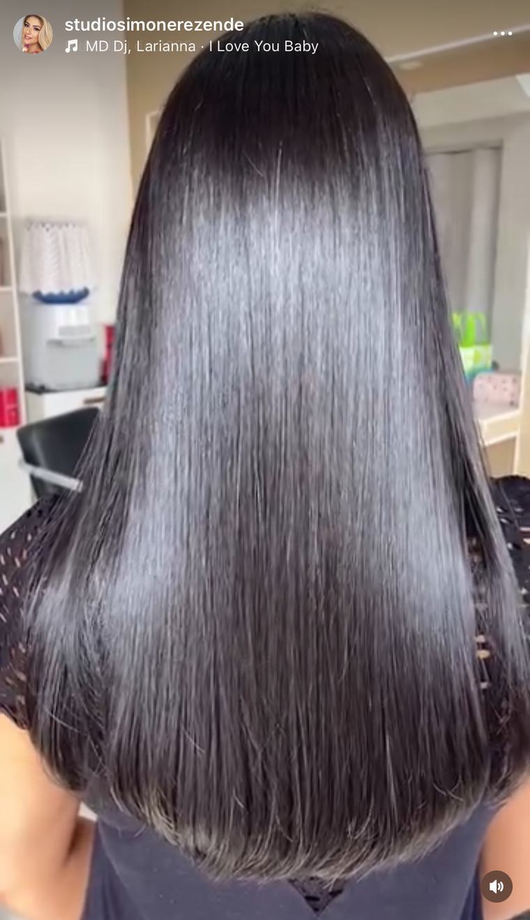 Liso com mechas prateadas