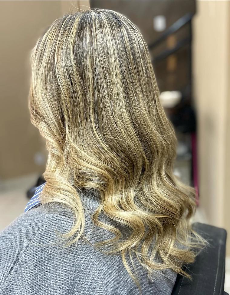 Corte médio com ondulação natural