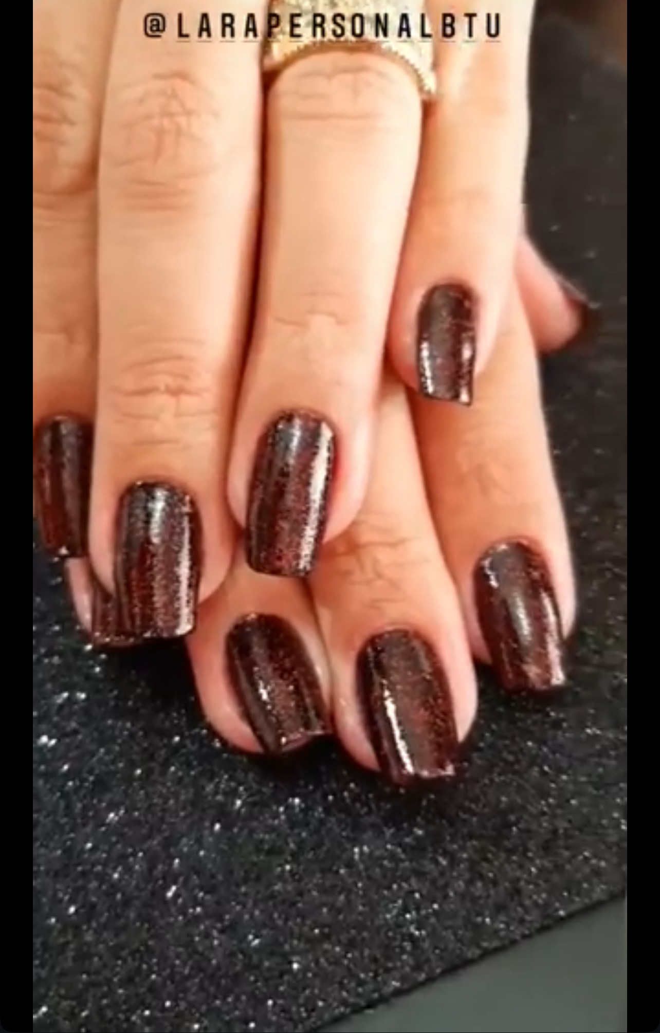 Glitter granulado em vinho profundo