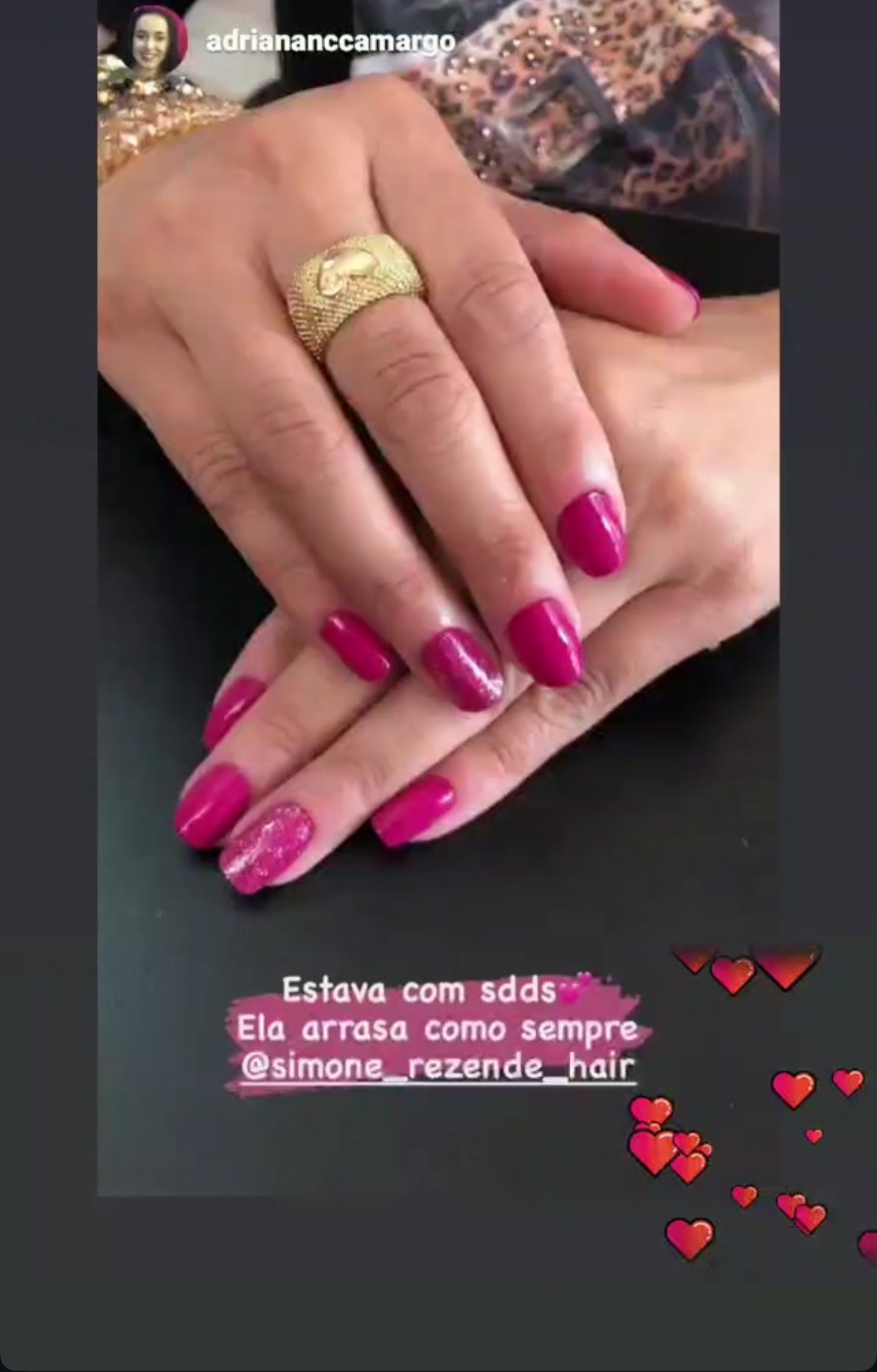 Esmaltação pink com glitter